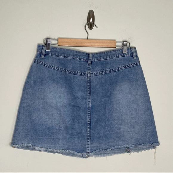Gianni Bini Medium Wash Button Front Fringe Hem Mini Jean Skirt Size Medium - Picture 6 of 6